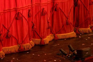 theatre_curtain-1000x-300x200